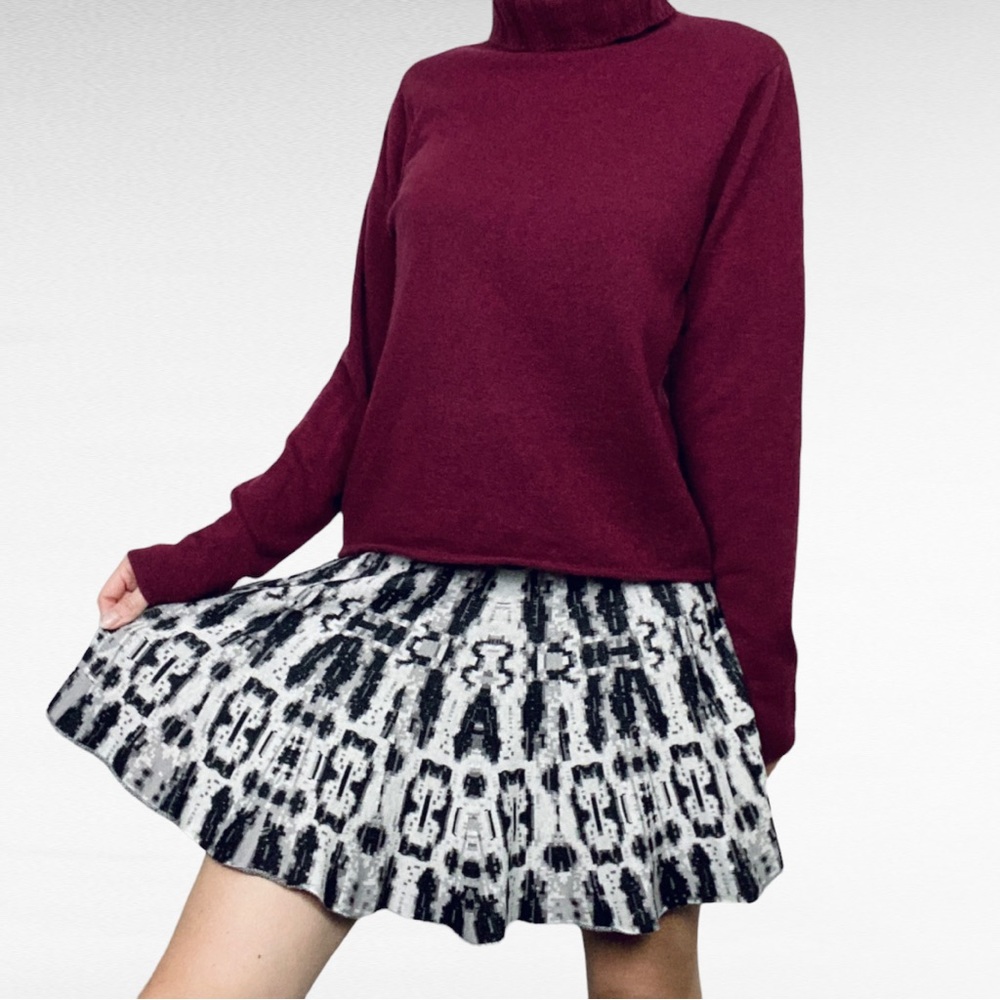 BCBGMaxazria | Black White Grey Flare & Flowy Jacquard Silk Cotton Knit Skirt